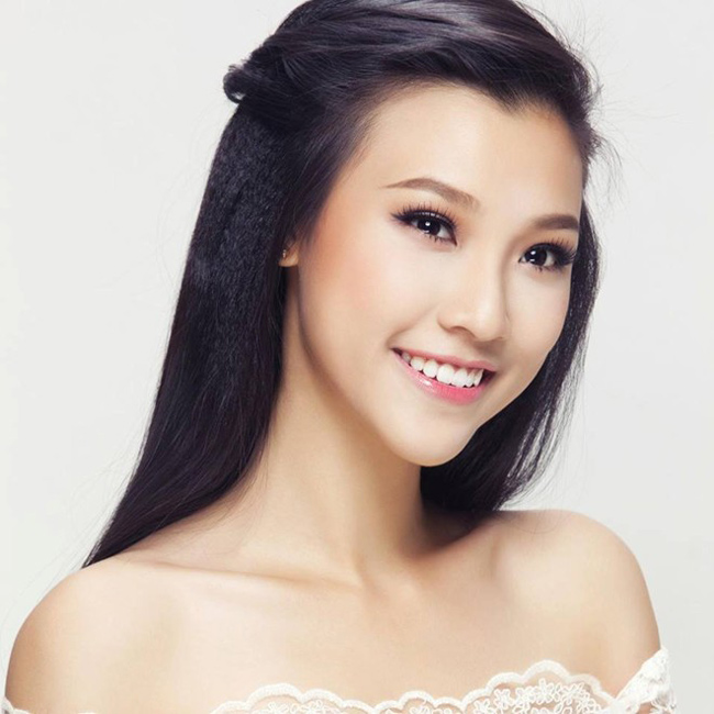 Hoàng Oanh vốn được gọi là Á hậu sau khi giành giải tại cuộc thi Phụ nữ qua ảnh 2013.
