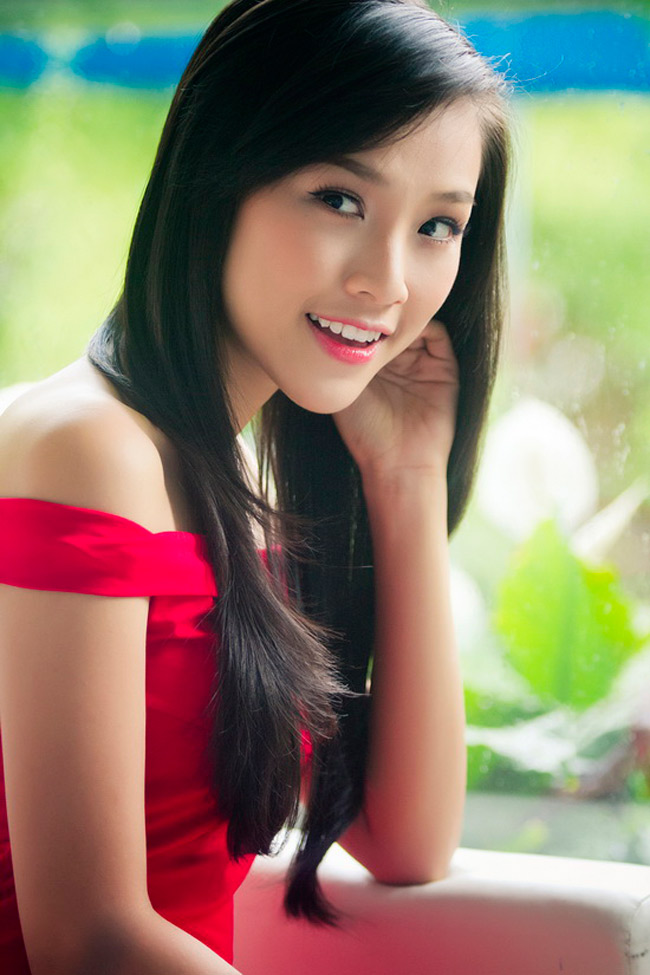 Nét đẹp thuần Việt giúp hotgirl này nhận được nhiều lời mời làm MC truyền hình.
