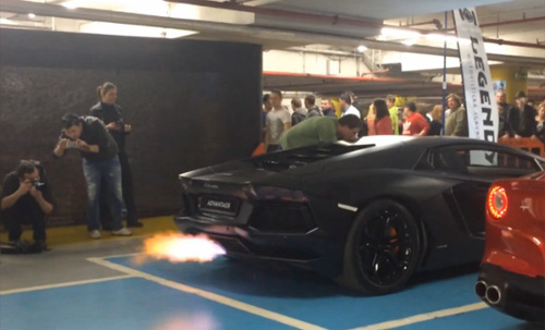 Video: Lamborghini Aventador khạc lửa dữ dội - 1