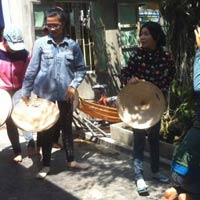 Pháp luật - Lại xuất hiện kẻ xấu rạch quần nữ sinh