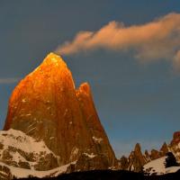 Du lịch - Ấn tượng ngọn núi "hút thuốc" ở Argentina