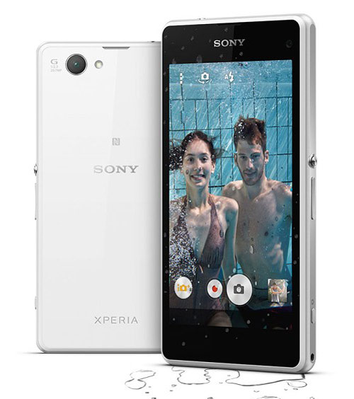 Xperia Z1 Compact xuống bể bơi "tự sướng" cùng siêu mẫu - 3