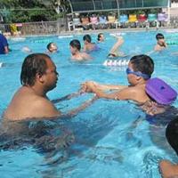Giáo dục - du học - Dạy bơi ở trường học: Để biết bơi, khó lắm!