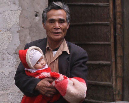 Những số phận bi đát ở làng có hàng chục người điên - 1