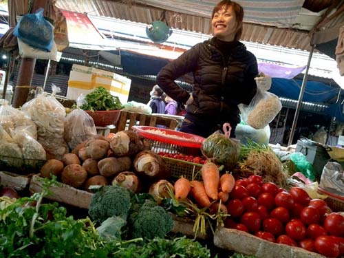 Cuối vụ, rau xanh đội giá... 400% - 2