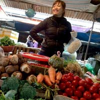 Thị trường - Tiêu dùng - Cuối vụ, rau xanh đội giá... 400%