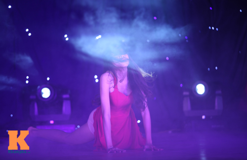 Xem nữ sinh Báo chí múa với trăn khổng lồ - 7