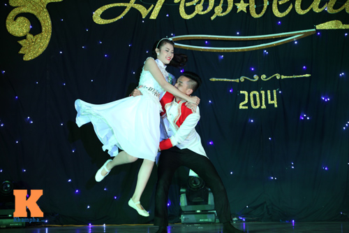 Xem nữ sinh Báo chí múa với trăn khổng lồ - 8