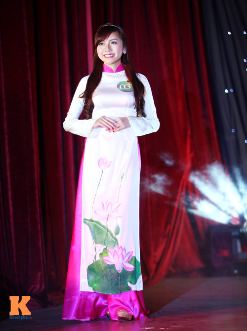 Xem nữ sinh Báo chí múa với trăn khổng lồ - 10