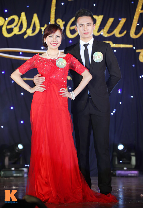 Xem nữ sinh Báo chí múa với trăn khổng lồ - 2