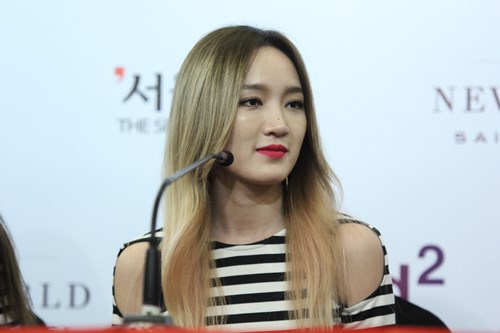 Hyoyeon (SNSD) lẻ loi đến dự họp báo - 7