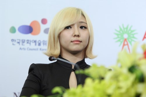 Hyoyeon (SNSD) lẻ loi đến dự họp báo - 6