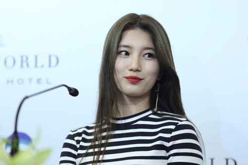 Hyoyeon (SNSD) lẻ loi đến dự họp báo - 3