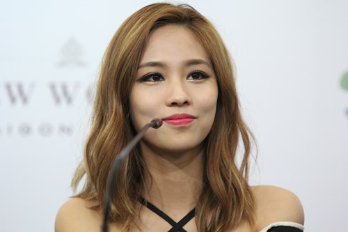 Hyoyeon (SNSD) lẻ loi đến dự họp báo - 5