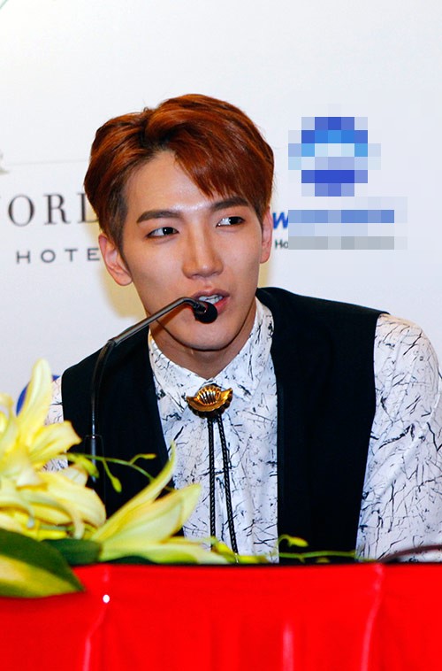 Hyoyeon (SNSD) lẻ loi đến dự họp báo - 4