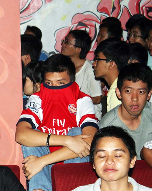 Hụt hẫng, nhưng fan Arsenal ngẩng cao đầu - 10