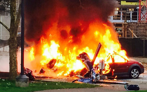 Ảnh ấn tượng: HS đứng quanh tranh 3D vẽ MH370 - 11