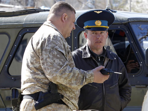 Nga chiếm căn cứ Ukraine cuối cùng ở Crimea - 1