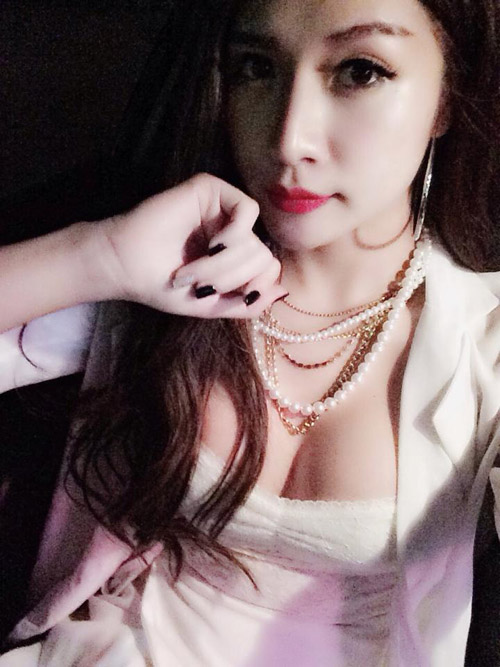 Vân Navy mang virus sexy trở lại showbiz