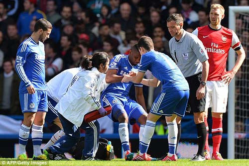 Eto’o chấn thương, Mourinho thấp thỏm - 2