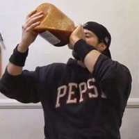 Phi thường - kỳ quặc - Chàng Tây uống hết 4 lít tương ớt siêu cay