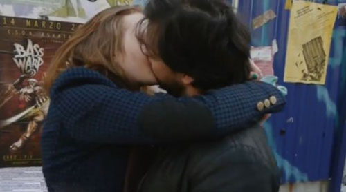 Video: Trao nụ hôn đầu cho... người lạ mặt - 3