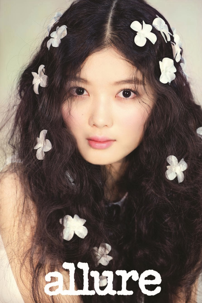 Không đẹp sắc sảo, ngược lại nữ diễn viên Kim Yoo Jung trông rất hiền lành tựa thiên thần
