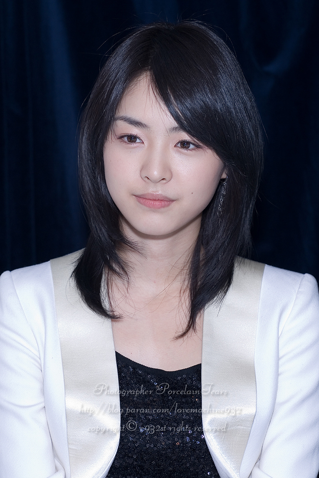 Nữ diễn viên Lee Yeon Hee với khuôn mặt hiền lành, dễ mến

