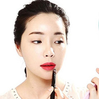 Bí quyết làm đẹp - Đôi môi quyến rũ hơn khi tô son đúng cách