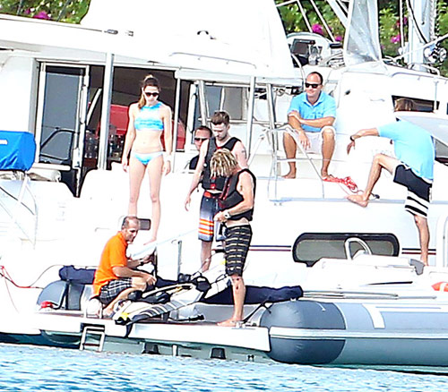 Vợ chồng Justin Timberlake vui vẻ lướt sóng - 1