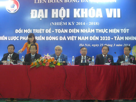 Ông Lê Hùng Dũng trình bày "bí kíp" giúp bóng đá Việt Nam lột xác - 1