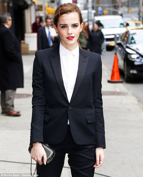 Siêu mẫu bị đòi lại nhẫn đính hôn 6 tỉ đồng - 5