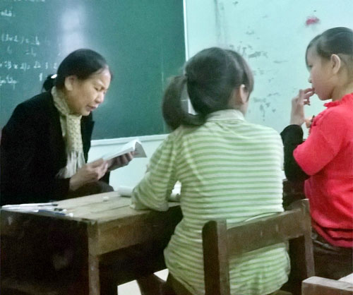 Cô giáo 70 tuổi gieo chữ ở miền biển xứ Thanh - 1