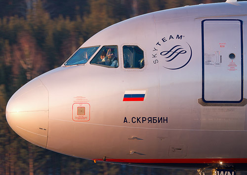 Ukraine cấm phi công Nga rời khỏi máy bay - 1