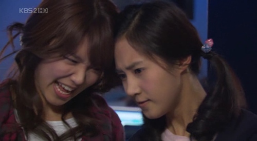 Video: Chân dài SNSD theo đuổi trai đẹp - 6