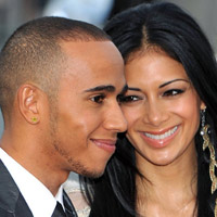 Bí quyết mặc đẹp - Kinh ngạc với sức "chơi" của tay đua F1 và bồ