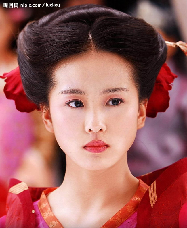 Lưu Thi Thi từng được gọi là "Tiểu Lưu Diệc Phi" bởi những nét tương đồng giữa hai người.
