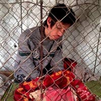 Tin tức trong ngày - 10 năm cay đắng nhốt chồng trong lồng sắt