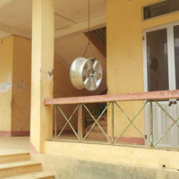 Tin tức trong ngày - Chuyện lạ: Dùng vành ô tô làm "trống trường"