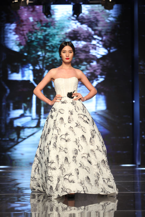 NTK Hoàng Hải đấu giá váy được gần 1 tỷ đồng - 9