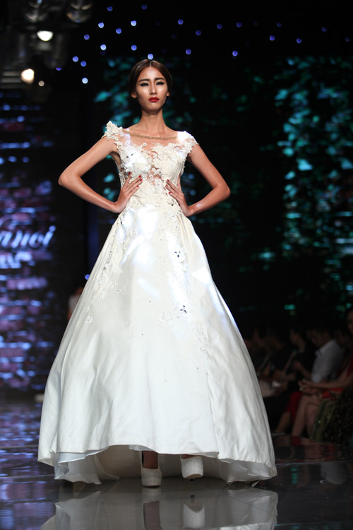 NTK Hoàng Hải đấu giá váy được gần 1 tỷ đồng - 13