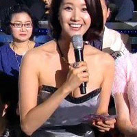 Phim - Dân mạng Hàn "nổi đóa" vì MC mặc gợi cảm