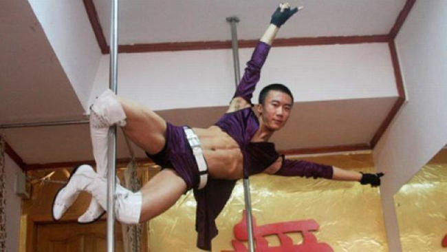 Phong cách nổi loạn “khác người” của các chàng trai - 6