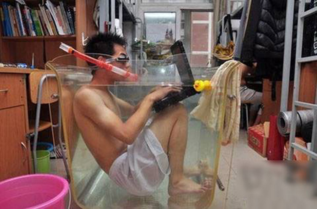 Phong cách nổi loạn “khác người” của các chàng trai - 3