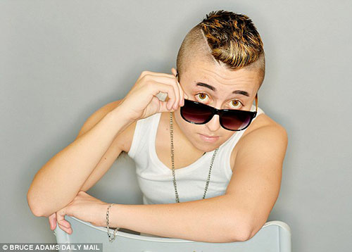 Cô gái phẫu thuật chuyển giới cho giống Justin Bieber - 3