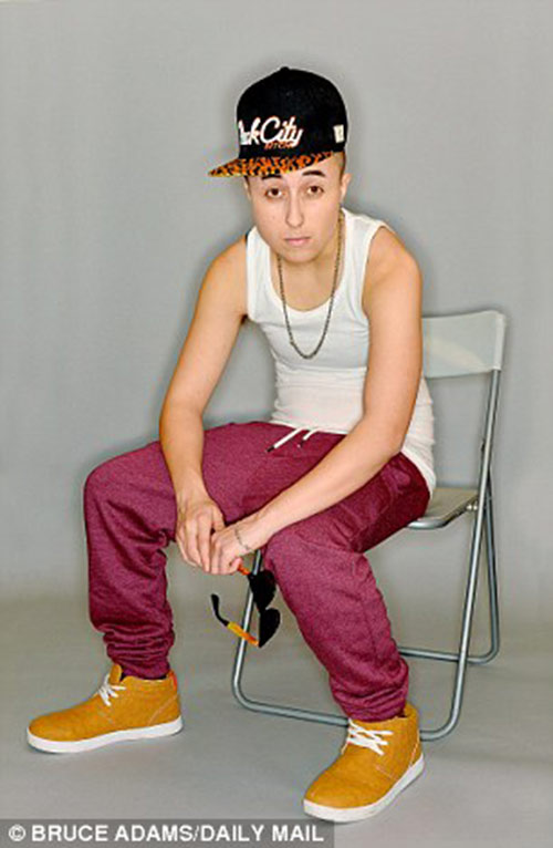 Cô gái phẫu thuật chuyển giới cho giống Justin Bieber - 5