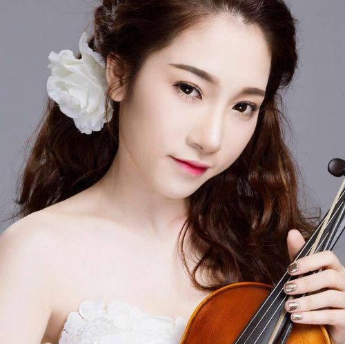 Cô gái xinh đẹp cover “Chắc ai đó sẽ về” bằng violin - 1