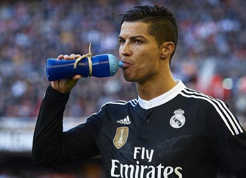 Ronaldo ngán ngẩm với thói ích kỷ của Bale - 1