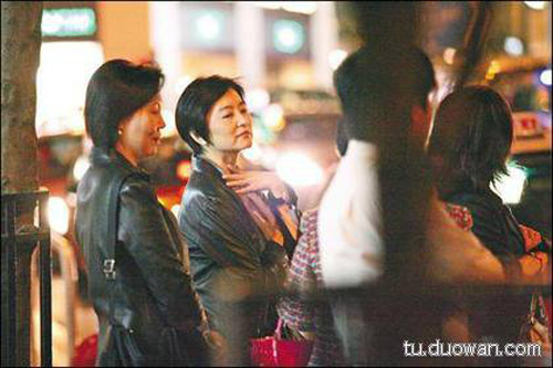 Sao Hoa và loạt ảnh “nhớ đời” trong quán bar - 9