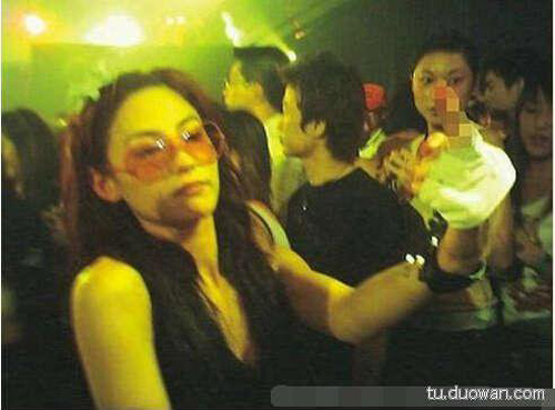 Sao Hoa và loạt ảnh “nhớ đời” trong quán bar - 5